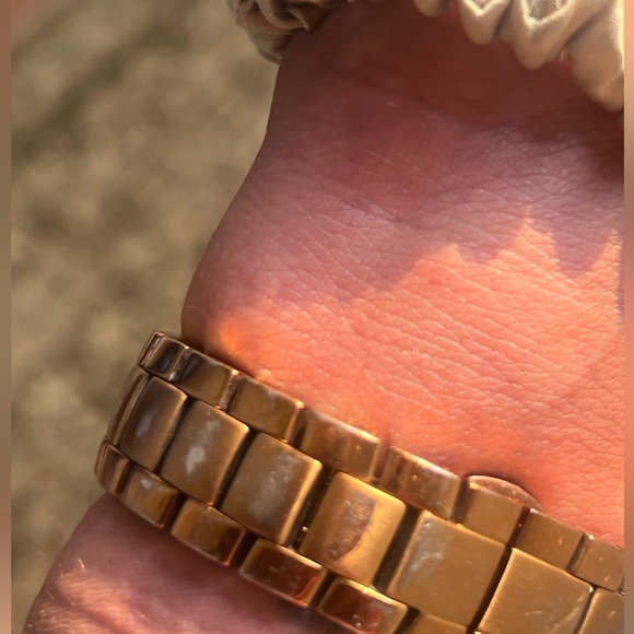 Michael Kors Mother of Pearl Gold Sterling Silver Watch [USED WITH BOX] - Picture 4 of 10